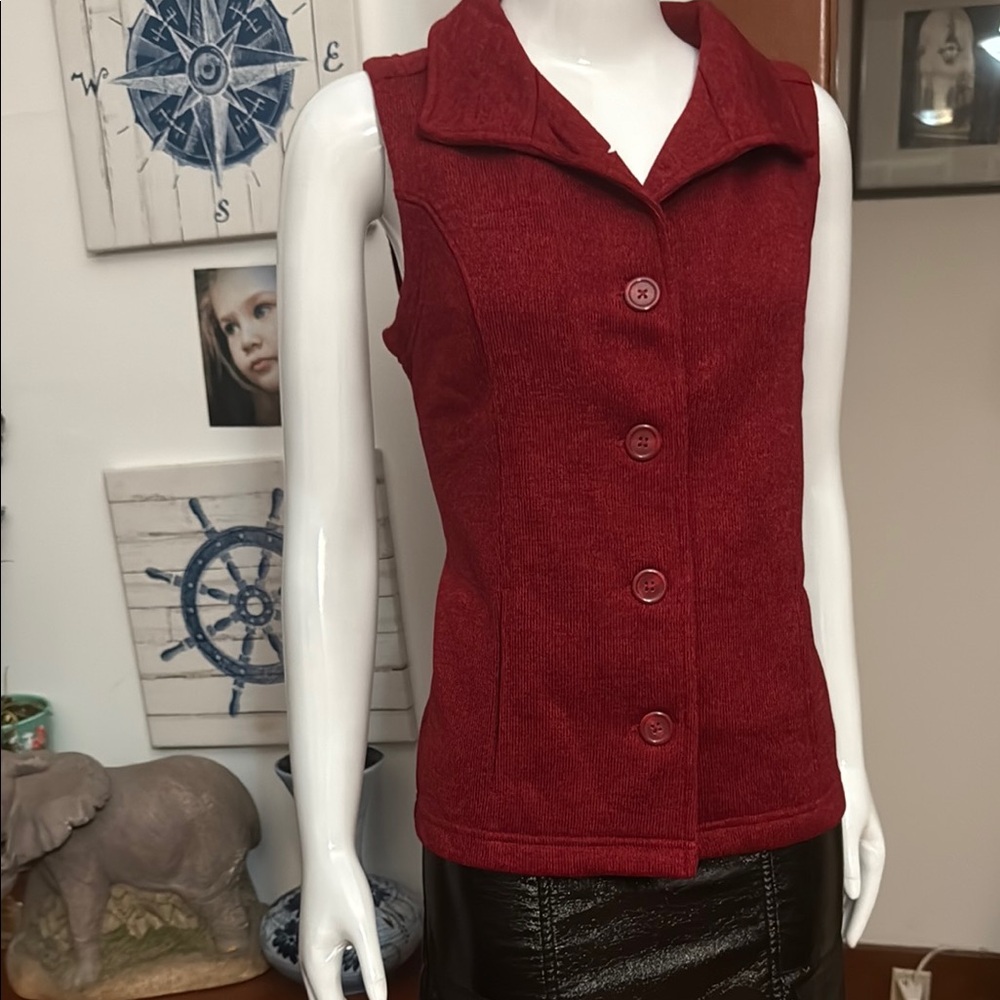 NWT northern reflections size small Red Button-Up Vest